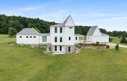 5613 DIVISION RD., HARBOR SPRINGS, MI 49740