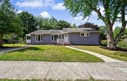 29 Summit Ave, Absecon, NJ 08201