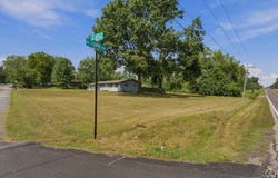 400 NW 48th TER, Topeka, KS 66617