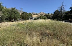 Laurel St, Wofford Heights, CA 93285