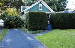 9 Middlesex Road, East Greenbush, NY 12061