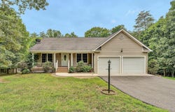 5 Walnut Landing Cir, Hardy, VA 24101
