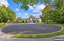 236 Woodcrest Avenue, Paramus, NJ 07652