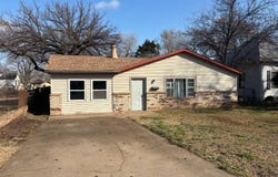 912 Locust, Alva, OK 73717
