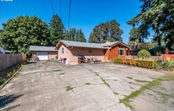 960 GRAPE St, SweetHome, OR 97386