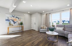 2295 LIVESAY Ln, Woodburn, OR 97071