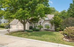 512 Pinewood Drive, St Joseph, MO 64506