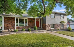250 CIRCLE SHORE Drive, Washington, IL 61571