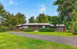 576 TIMBER HILLS Drive, FREEPORT, IL 61032