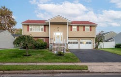 4 Charles Ct, Edison Twp., NJ 08820-2818