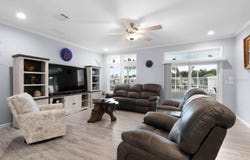 102 E SAINT LUCIA Loop, APOLLO BEACH, FL 33572