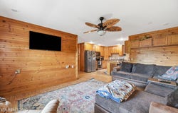 633 Russell Ave, Harriman, TN 37748