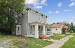105 S D, Fairfield, IA 52556