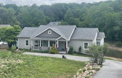 588 Lake Edge Dr, Moneta, VA 24121