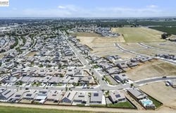 1893 Summit Dr, Los Banos, CA 93635