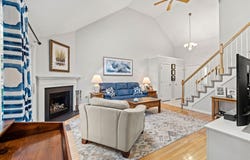 7 Nature View Dr, Uxbridge, MA 01569