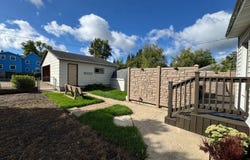 916 6th St NE, Devils Lake, ND 58301