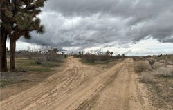 17 Smith, Phelan, CA 92371