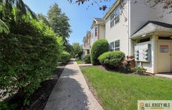258 Pinelli Drive, Piscataway, NJ 08854