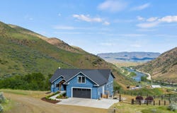 42 Shoemaker Lane, Horseshoe Bend, ID 83629