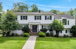 29 DEARBORN DR, Old Tappan, NJ 07675