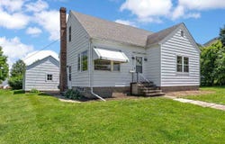 305 7th Ave, Clarence, IA 52216