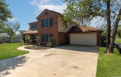 90 NINE PATCH DR, Poteet, TX 78065-4334