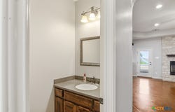 335 County Road 320, Edna, TX 77957
