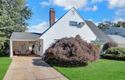 53 Spindle Road, Hicksville, NY 11801