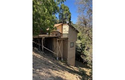 327 E Zermatt Drive, Crestline, CA 92325