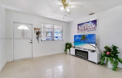 860 SE 7th Ave, Hialeah, FL 33010