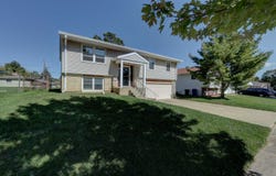 276 E Wrightwood Avenue, Glendale Heights, IL 60139