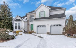 18 Lysbeth Lane, Matawan, NJ 07748