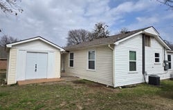404 S Pecan Street, Bells, TX 75414