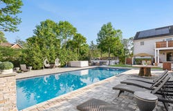 9 SEASIDE AVE, Hampton Bays, NY 11946