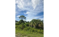 3504 72nd Street W, Lehigh Acres, FL 33971