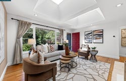 1130 Glencourt Dr, Oakland, CA 94611