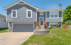208 Hampton Drive, Smithville, MO 64089