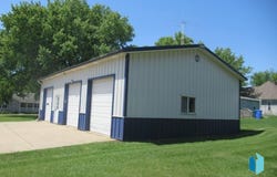 129 S Summit Ave, Hills, MN 56138