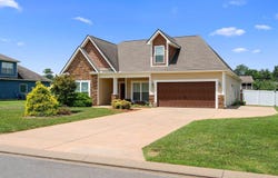 669 Laurel Ln, Murfreesboro, TN 37127