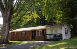 828 Parkway Boulevard, Elizabethton, TN 37643