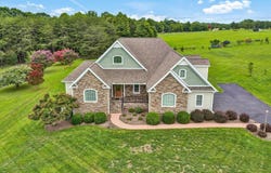84 Landfall Dr, Moneta, VA 24121