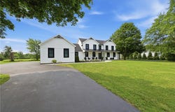 8658 E Main Road, Le Roy, NY 14482