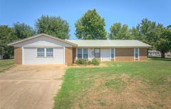 116 S Cimarron Drive, Perkins, OK 74059