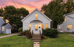519 Maple St, Sturgeon Bay, WI 54235