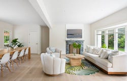 48 Beechwood Dr, Southampton, NY 11968