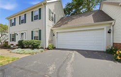 26 Hudson Common Drive, Hudson, OH 44236