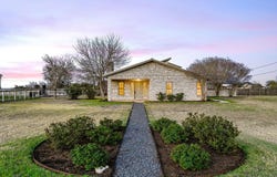 122 Forest Lake Dr, Del Valle, TX 78617