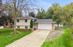 2483 Hidden Valley Lane, Stillwater, MN 55082