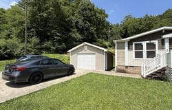 3084 Left Fork Maces Creek Rd, Viper, KY 41774